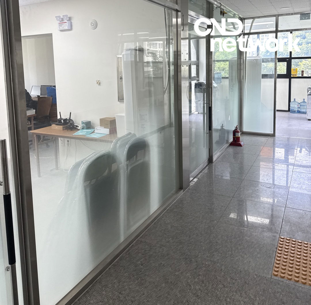 시흥 사무실 CCTV설치 현장 - 출입구 통로 및 사무공간 전경