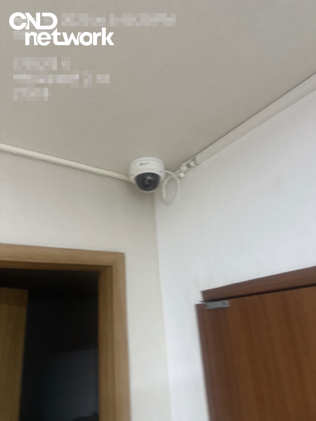 마사지샵 천장 모서리 CCTV 카메라 설치 완료 사진